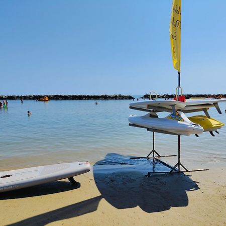 Hotel Cola Bellaria-Igea Marina Esterno foto