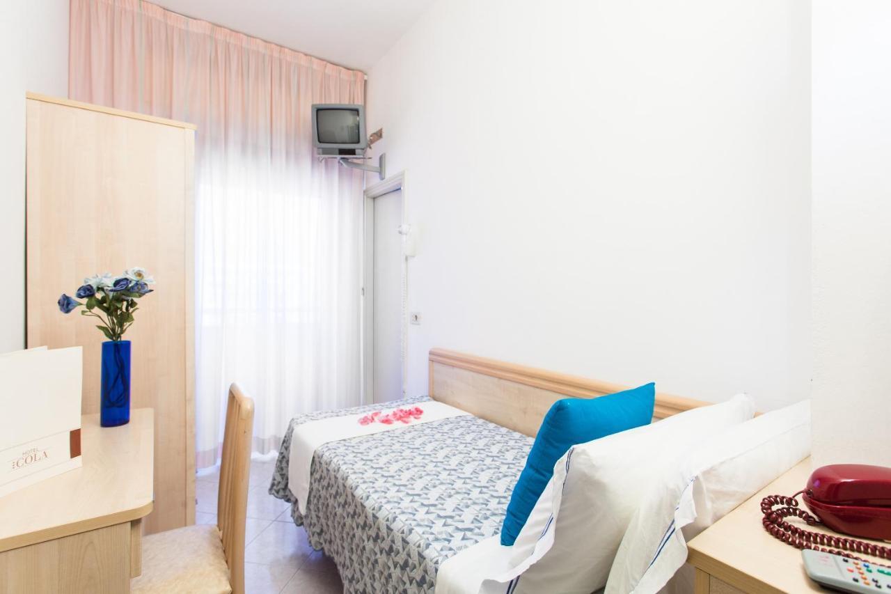 Hotel Cola Bellaria-Igea Marina Esterno foto