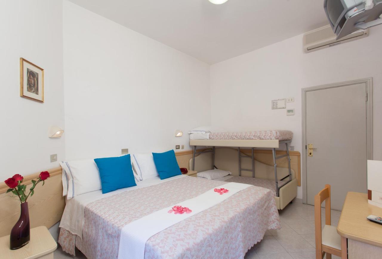 Hotel Cola Bellaria-Igea Marina Esterno foto