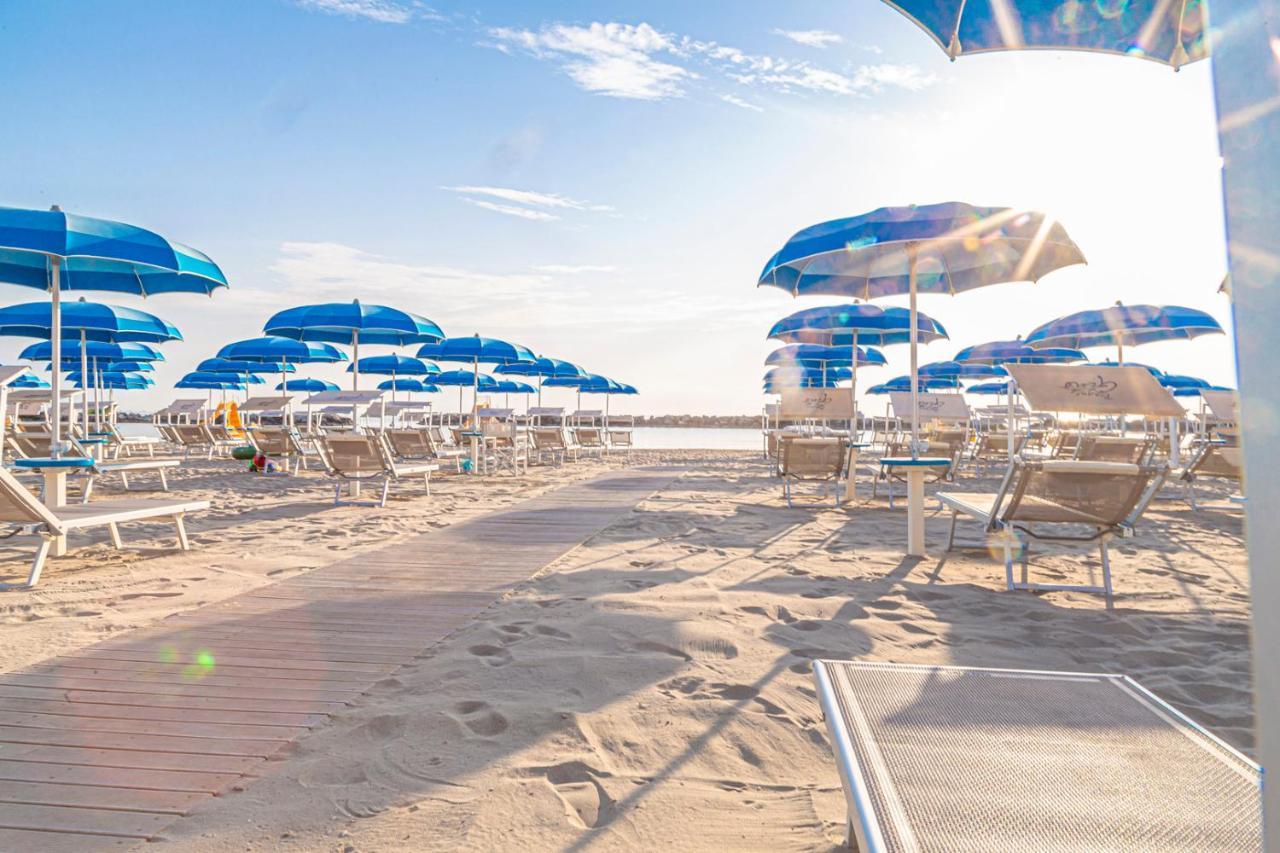 Hotel Cola Bellaria-Igea Marina Esterno foto