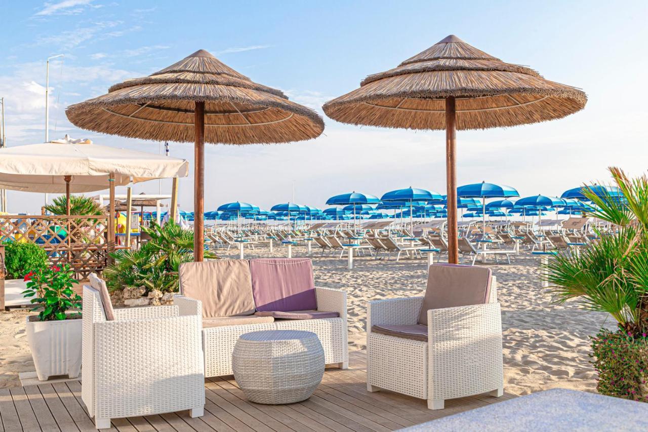 Hotel Cola Bellaria-Igea Marina Esterno foto