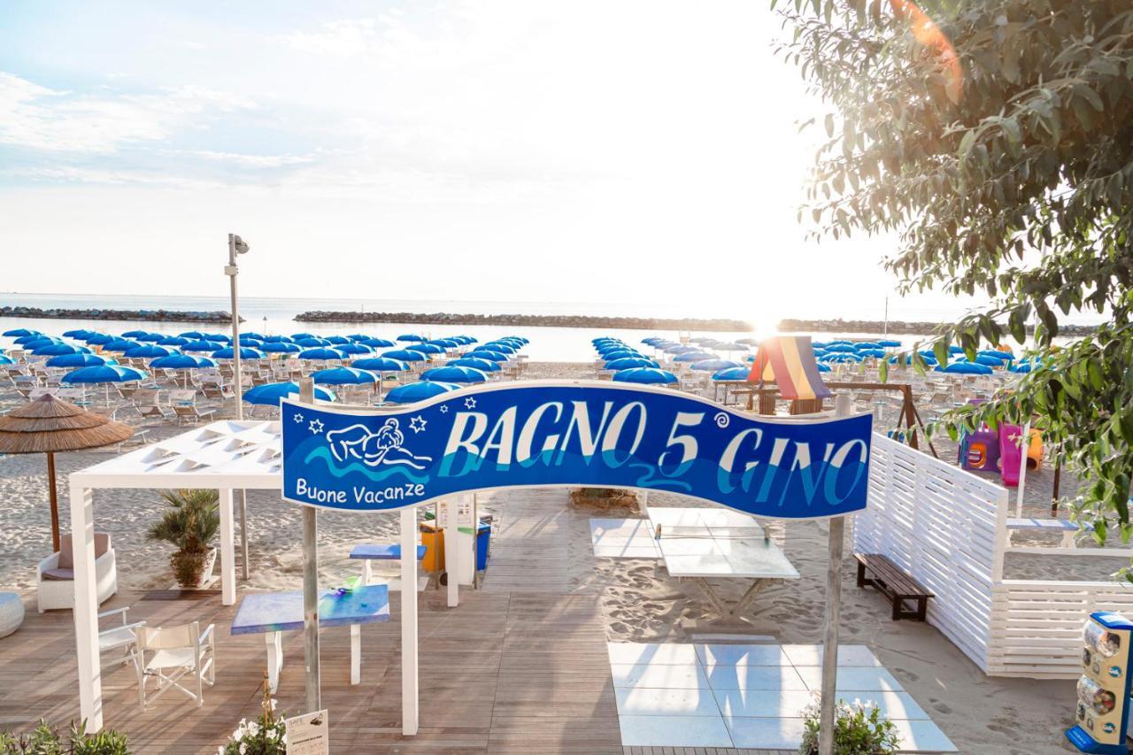 Hotel Cola Bellaria-Igea Marina Esterno foto