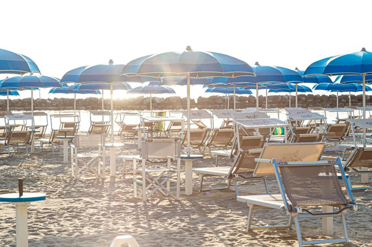 Hotel Cola Bellaria-Igea Marina Esterno foto
