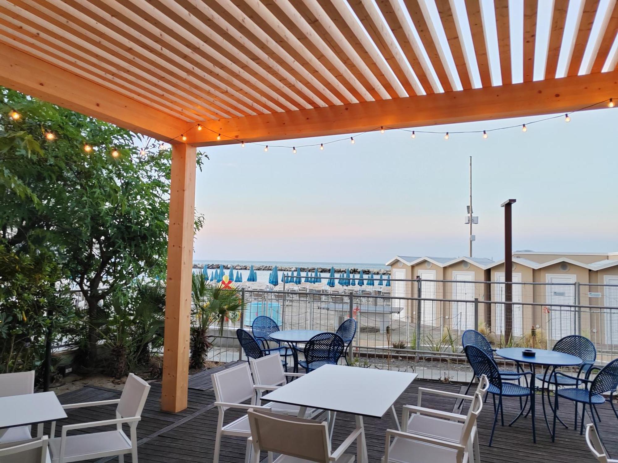 Hotel Cola Bellaria-Igea Marina Esterno foto