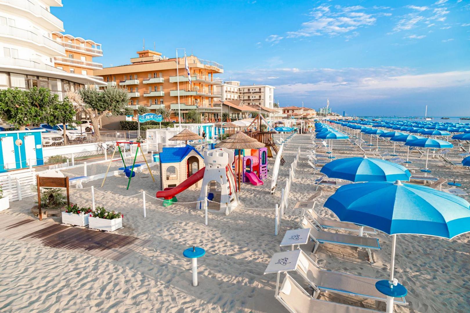 Hotel Cola Bellaria-Igea Marina Esterno foto