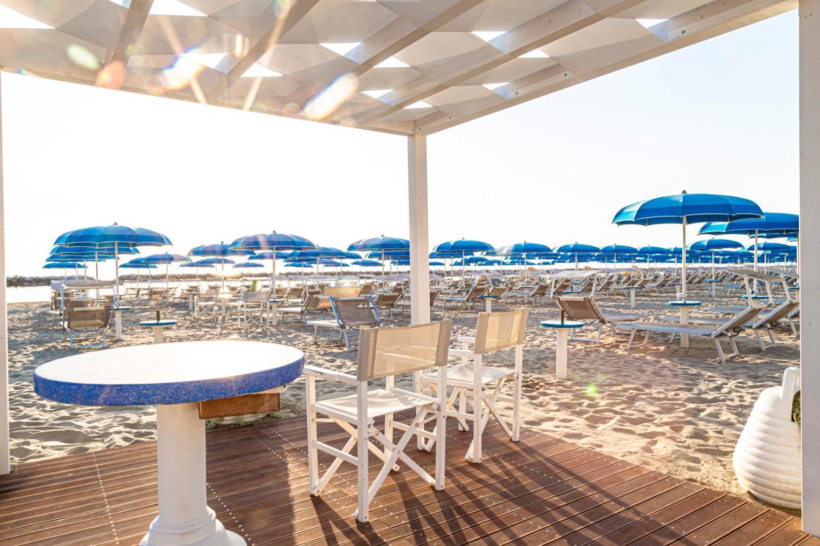 Hotel Cola Bellaria-Igea Marina Esterno foto