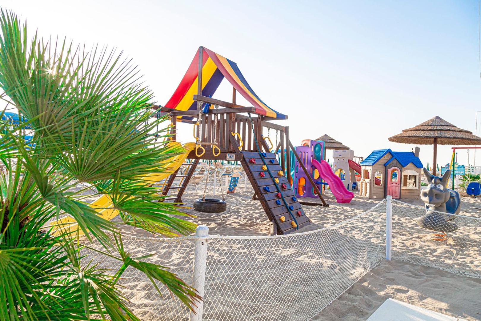 Hotel Cola Bellaria-Igea Marina Esterno foto