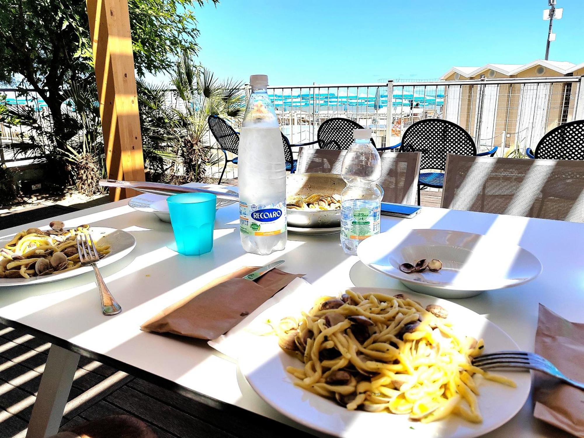 Hotel Cola Bellaria-Igea Marina Esterno foto