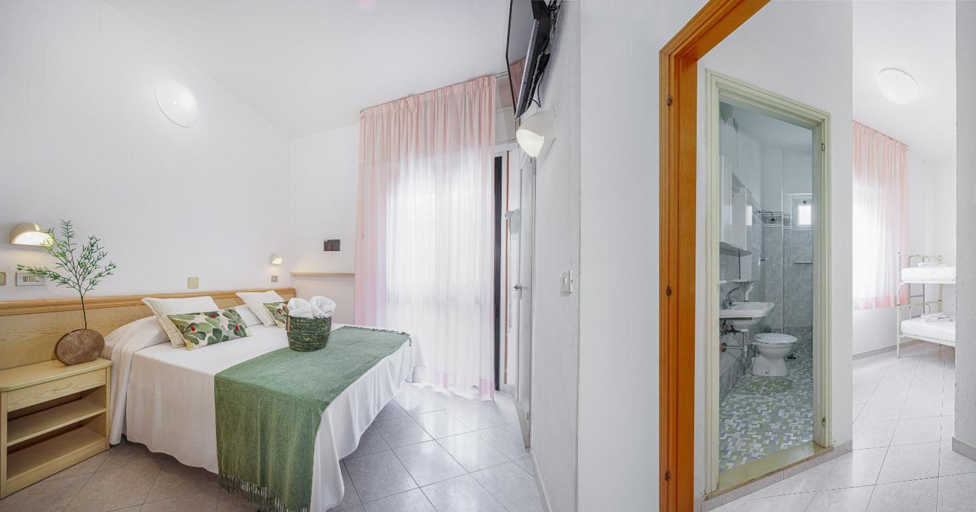 Hotel Cola Bellaria-Igea Marina Esterno foto